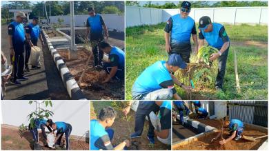 Jumat Bersih dan Menanam Pohon Bersama Pengadilan Tinggi Tata Usaha Negara Banjarmasin